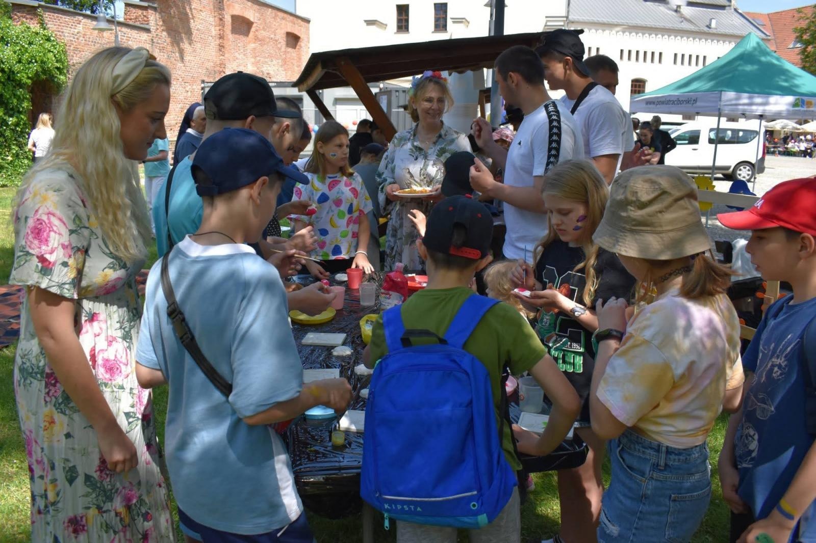 Zdjęcie w galerii na portalu naszraciborz.pl: Piknik integracyjny z okazji Dnia Dziecka na Zamku Piastowskim za nami wiadomości z regionu