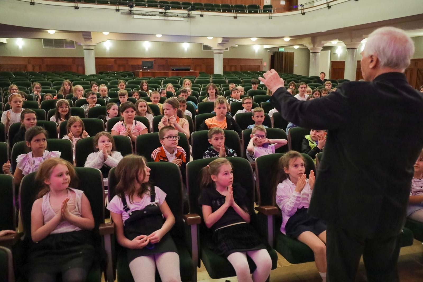 Zdjęcie w galerii na portalu naszraciborz.pl: Tuba - muzycznym bohaterem przedostatnich koncertów umuzykalniających wiadomości z regionu