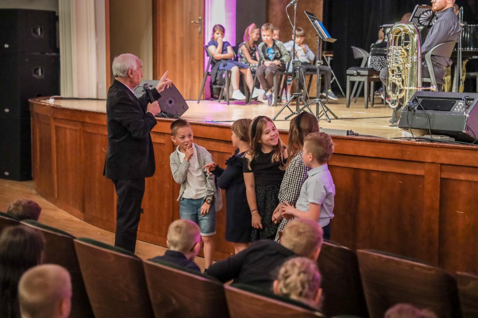 Zdjęcie w galerii na portalu naszraciborz.pl: Tuba - muzycznym bohaterem przedostatnich koncertów umuzykalniających wiadomości z regionu
