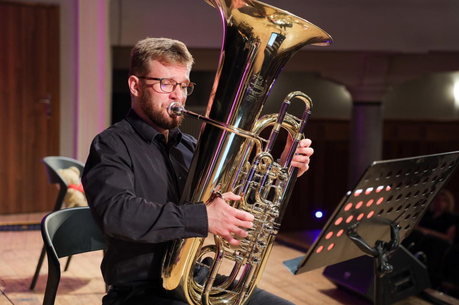 Zdjęcie w galerii na portalu naszraciborz.pl: Tuba - muzycznym bohaterem przedostatnich koncertów umuzykalniających wiadomości z regionu