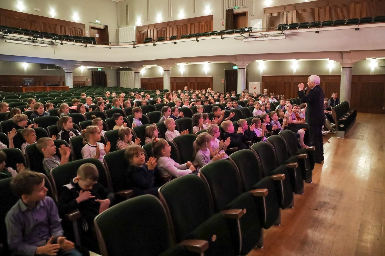 Zdjęcie w galerii na portalu naszraciborz.pl: Tuba - muzycznym bohaterem przedostatnich koncertów umuzykalniających wiadomości z regionu