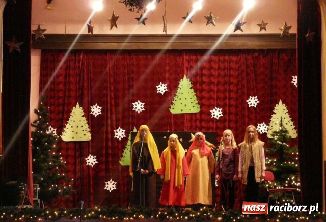 Zdjęcie w galerii na portalu naszraciborz.pl: Śpiewy, tańce i sprawdzian wiedzy... wiadomości z regionu