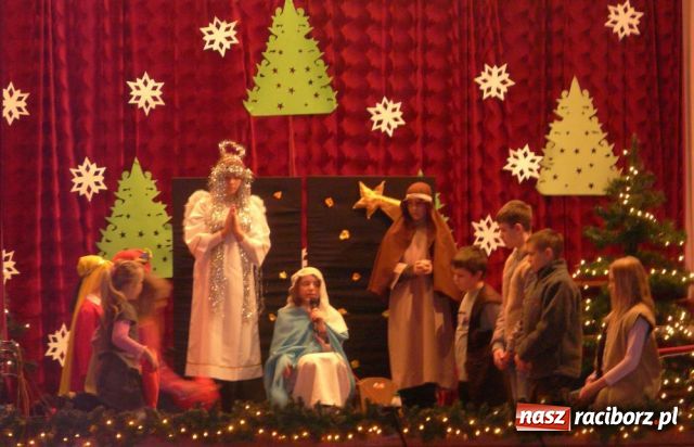 Zdjęcie w galerii na portalu naszraciborz.pl: Śpiewy, tańce i sprawdzian wiedzy... wiadomości z regionu