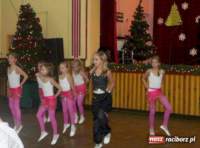 Zdjęcie w galerii na portalu naszraciborz.pl: Śpiewy, tańce i sprawdzian wiedzy... wiadomości z regionu