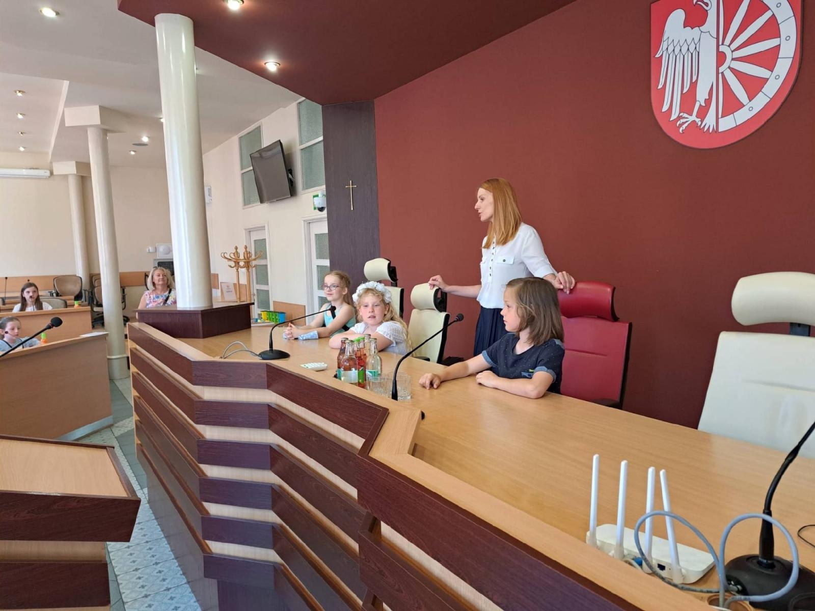 Zdjęcie w galerii na portalu naszraciborz.pl: Uczniowie z Sobieskiego odkrywali tajemnice ratusza wiadomości z regionu