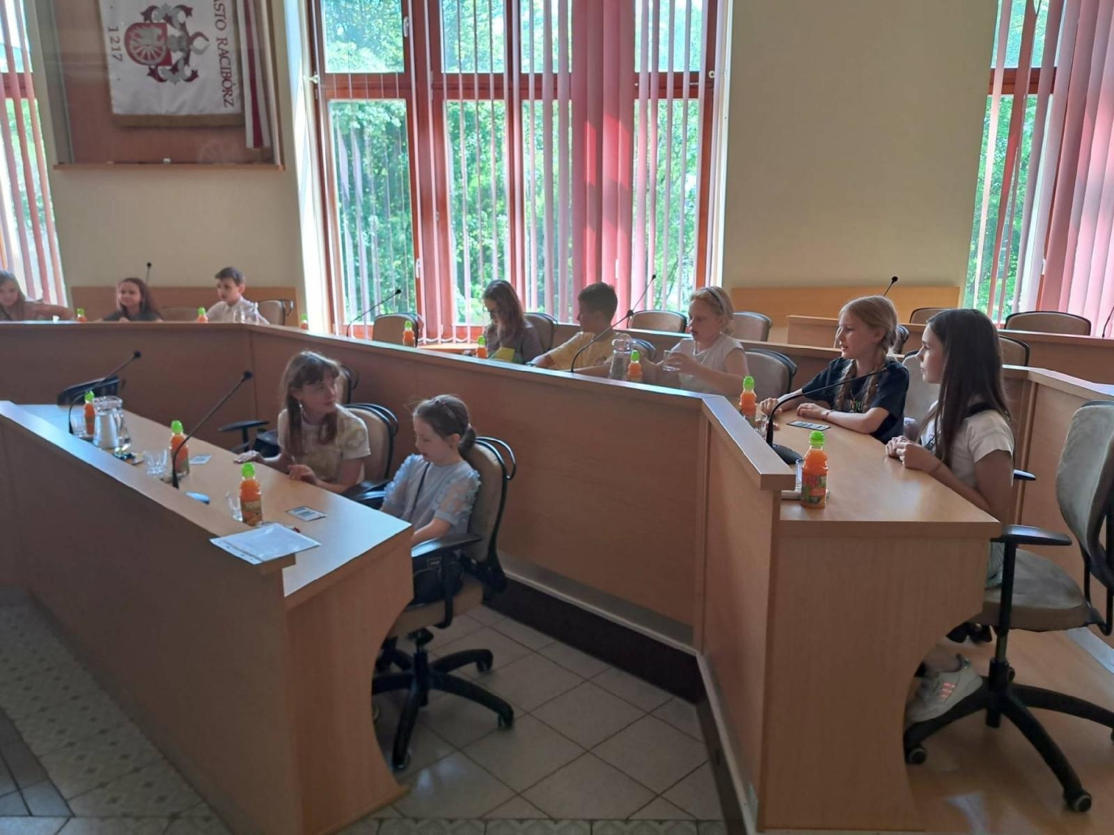 Zdjęcie w galerii na portalu naszraciborz.pl: Uczniowie z Sobieskiego odkrywali tajemnice ratusza wiadomości z regionu