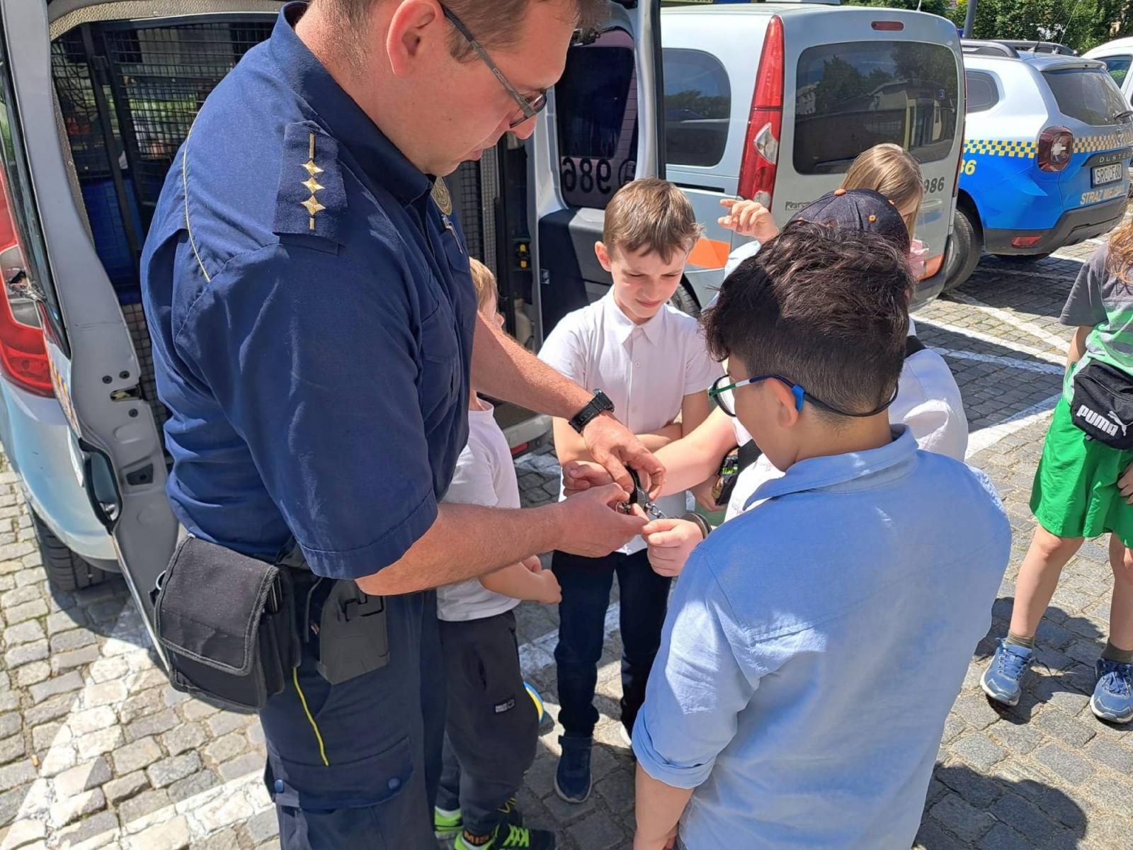 Zdjęcie w galerii na portalu naszraciborz.pl: Uczniowie z Sobieskiego odkrywali tajemnice ratusza wiadomości z regionu