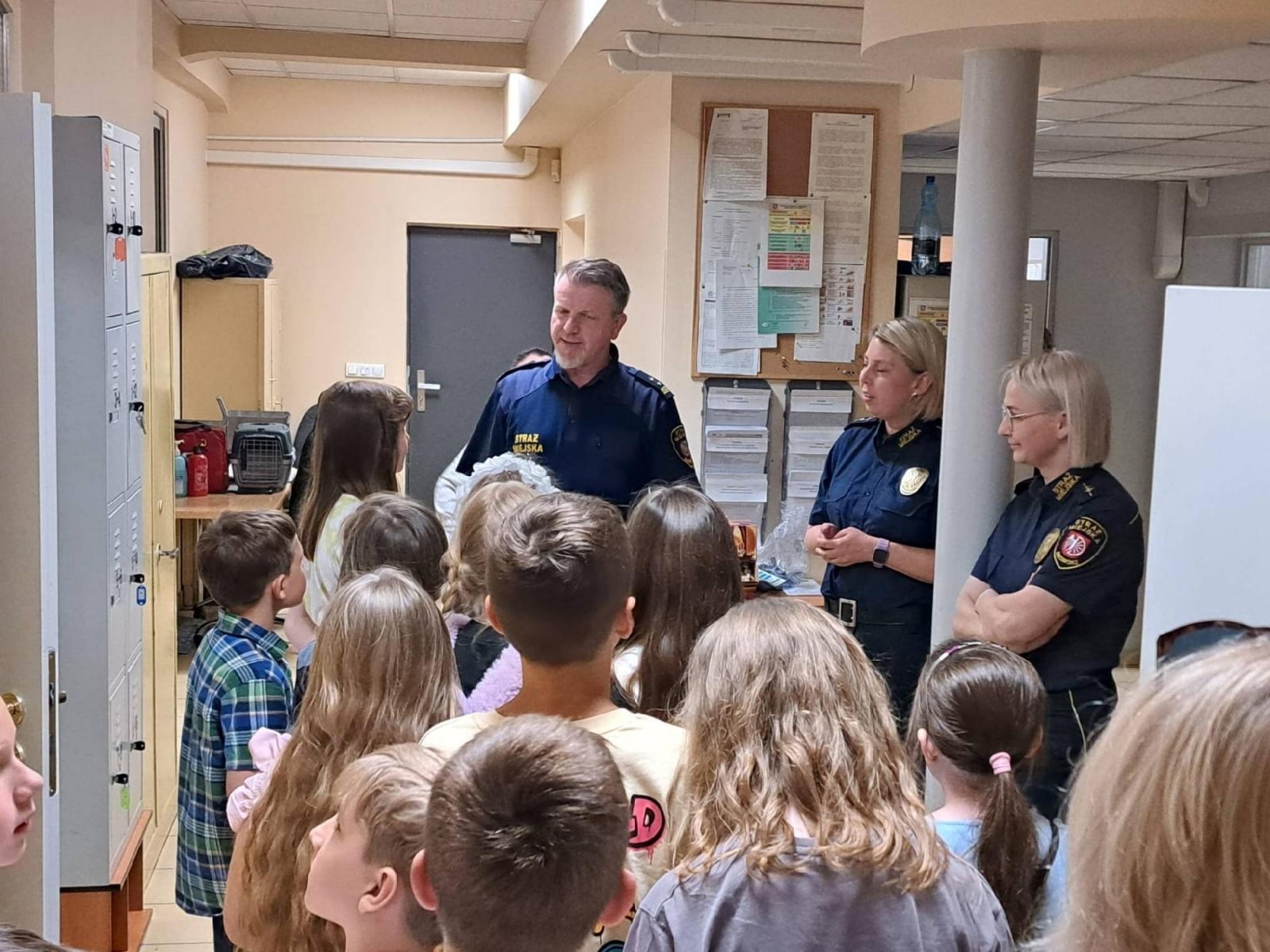 Zdjęcie w galerii na portalu naszraciborz.pl: Uczniowie z Sobieskiego odkrywali tajemnice ratusza wiadomości z regionu