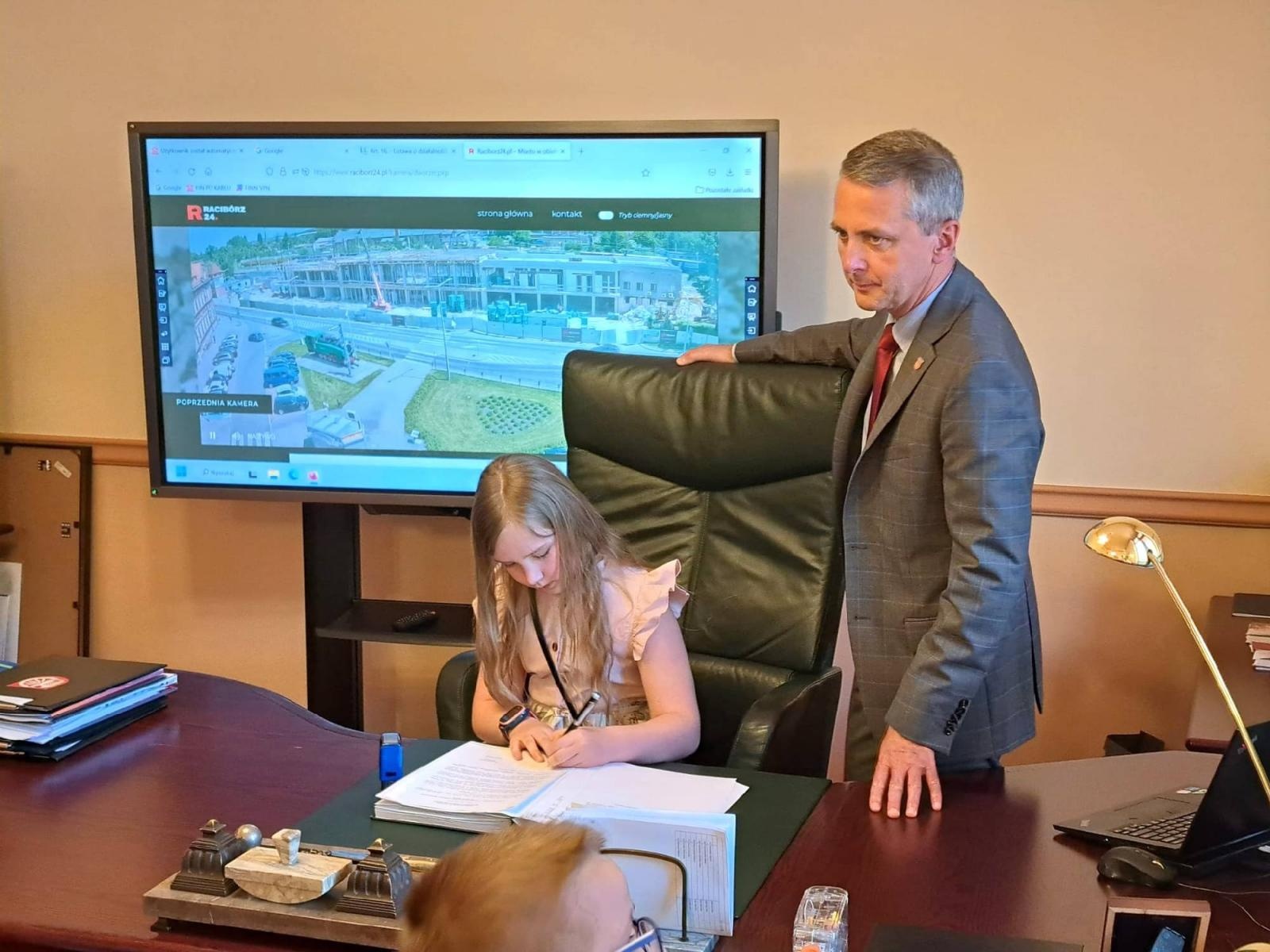 Zdjęcie w galerii na portalu naszraciborz.pl: Uczniowie z Sobieskiego odkrywali tajemnice ratusza wiadomości z regionu