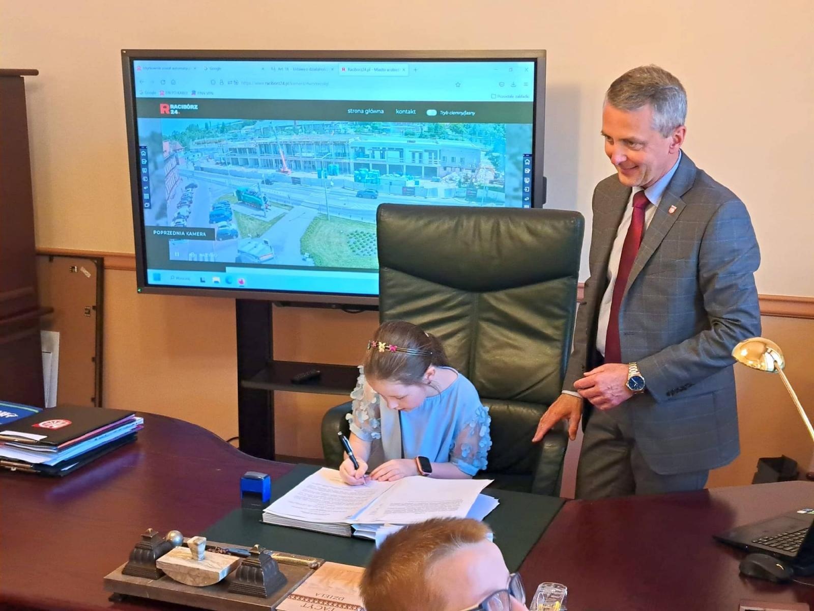 Zdjęcie w galerii na portalu naszraciborz.pl: Uczniowie z Sobieskiego odkrywali tajemnice ratusza wiadomości z regionu