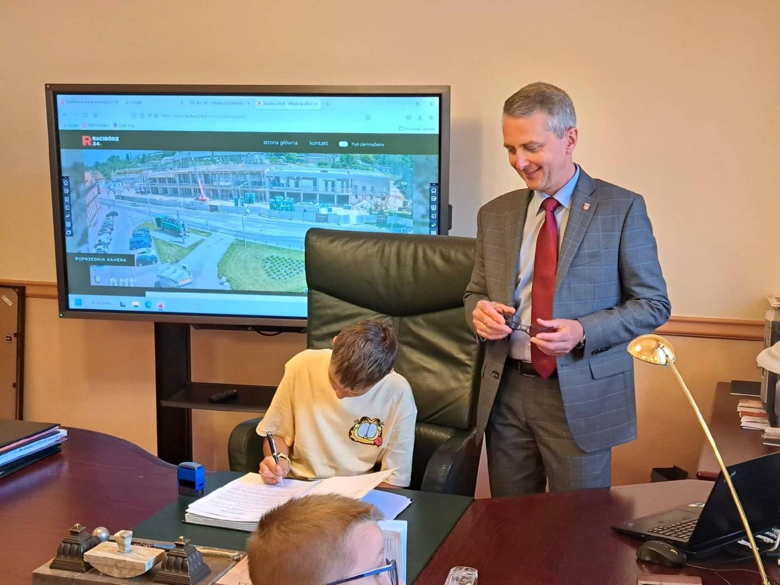 Zdjęcie w galerii na portalu naszraciborz.pl: Uczniowie z Sobieskiego odkrywali tajemnice ratusza wiadomości z regionu