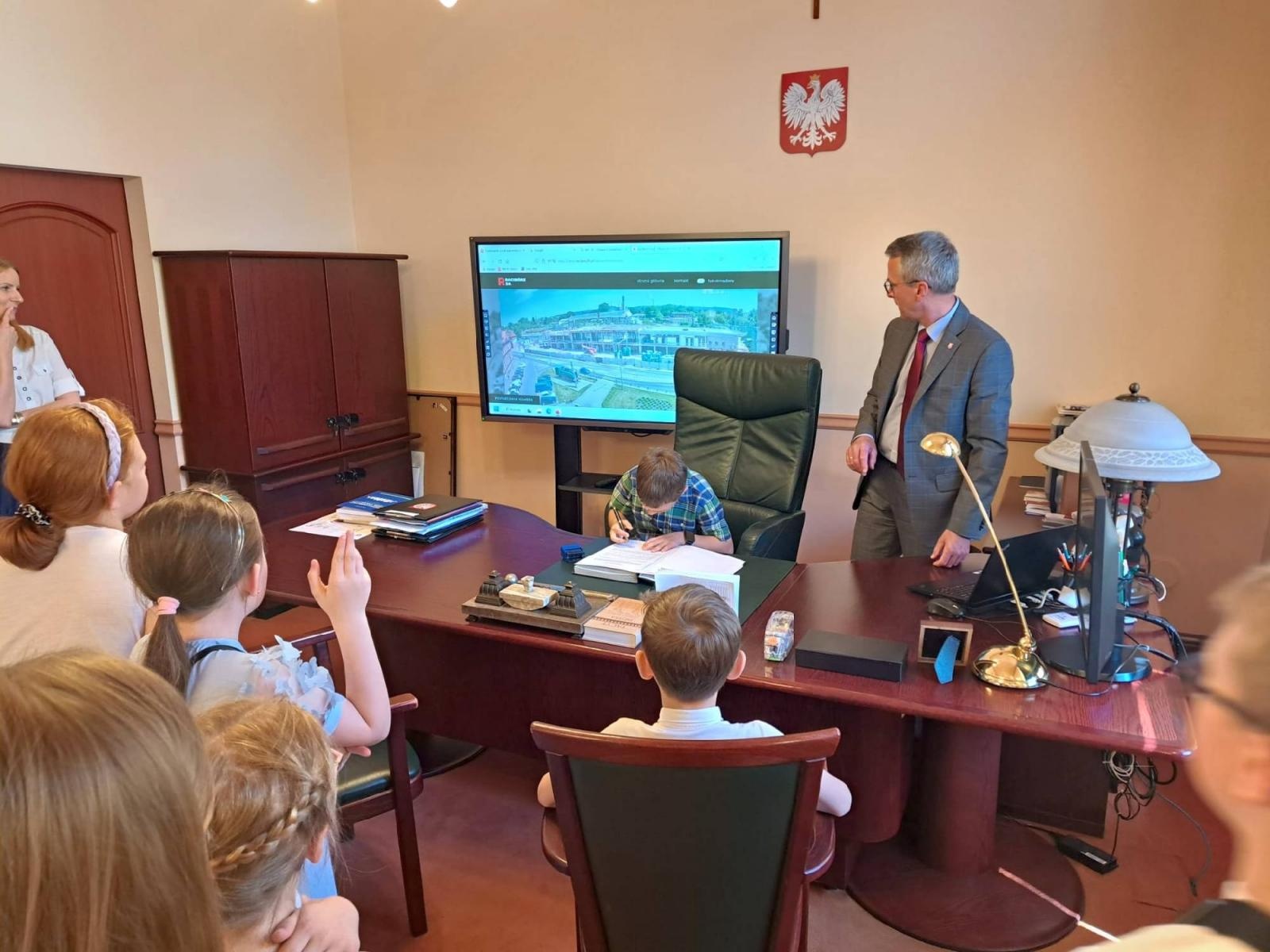 Zdjęcie w galerii na portalu naszraciborz.pl: Uczniowie z Sobieskiego odkrywali tajemnice ratusza wiadomości z regionu