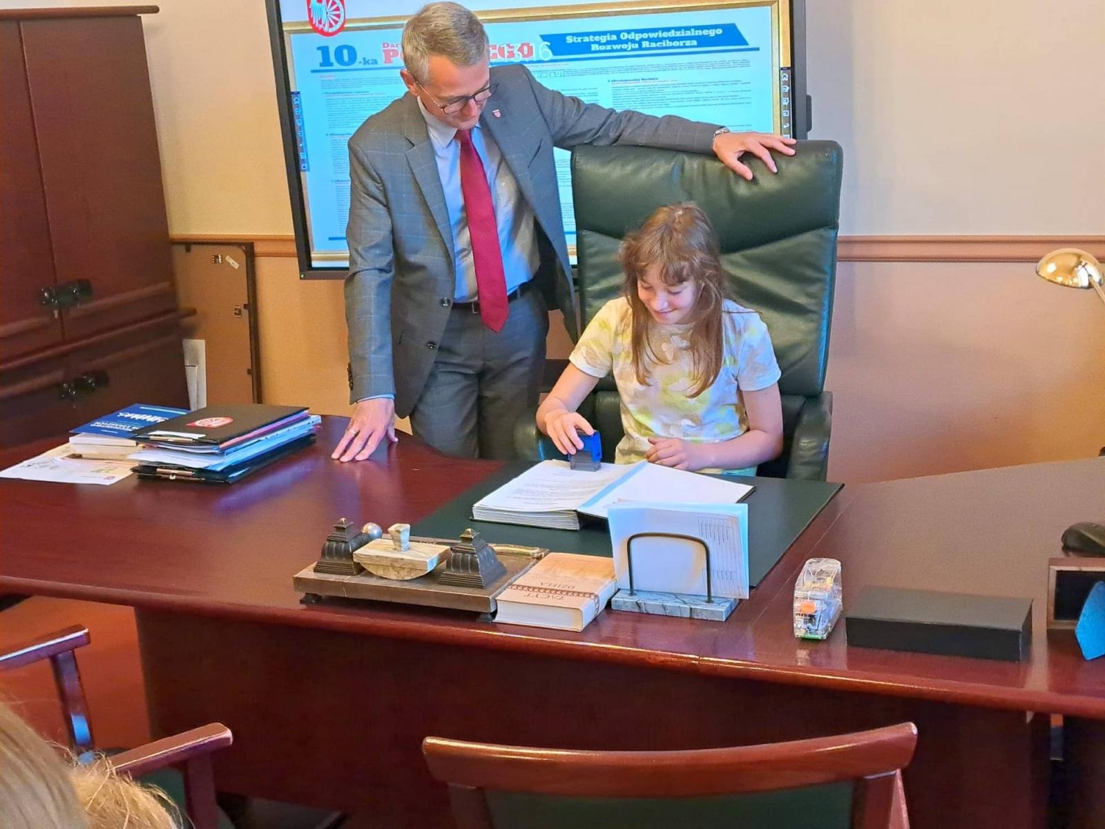 Zdjęcie w galerii na portalu naszraciborz.pl: Uczniowie z Sobieskiego odkrywali tajemnice ratusza wiadomości z regionu