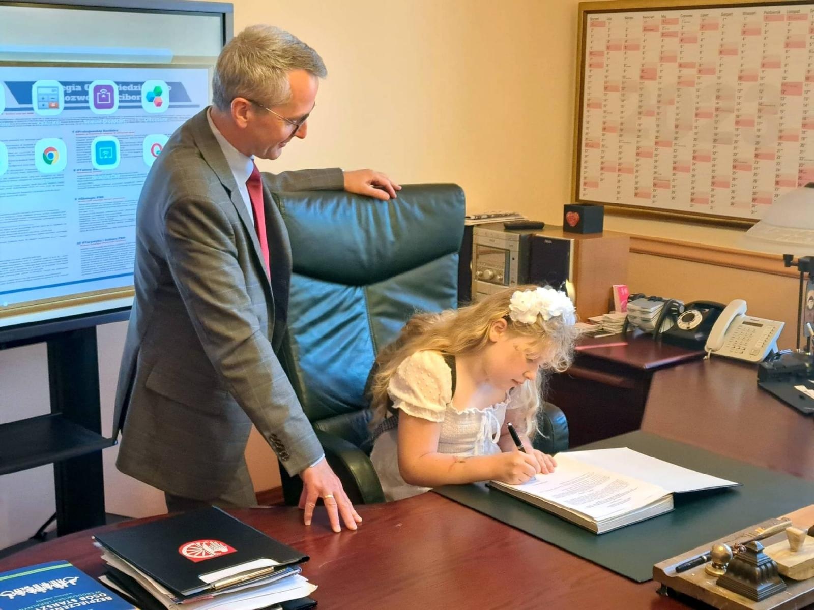 Zdjęcie w galerii na portalu naszraciborz.pl: Uczniowie z Sobieskiego odkrywali tajemnice ratusza wiadomości z regionu