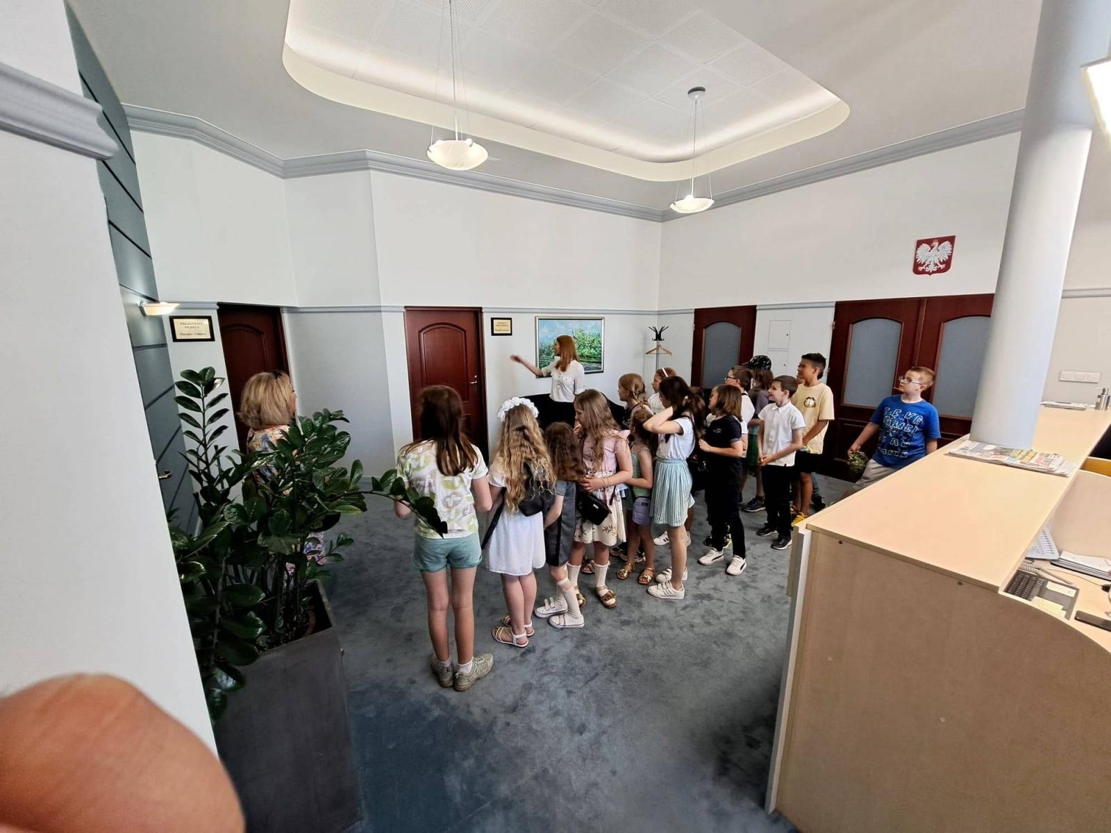 Zdjęcie w galerii na portalu naszraciborz.pl: Uczniowie z Sobieskiego odkrywali tajemnice ratusza wiadomości z regionu