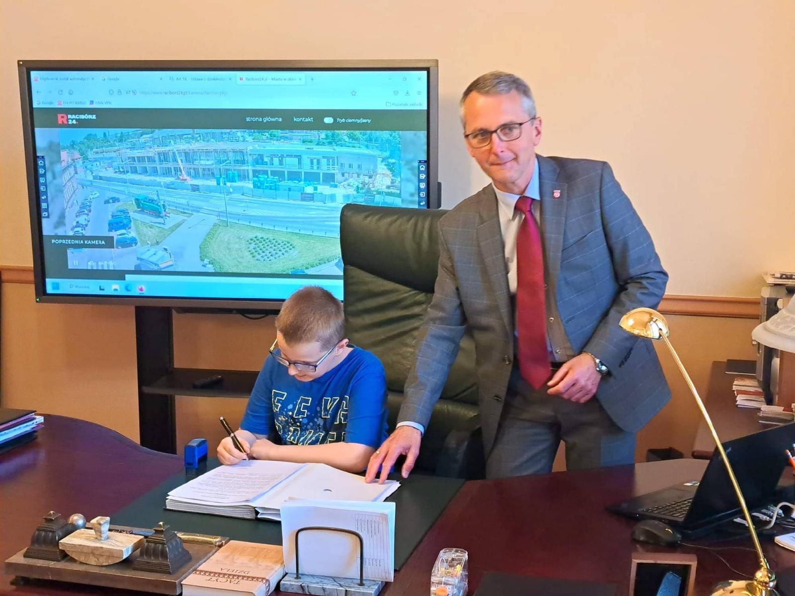 Zdjęcie w galerii na portalu naszraciborz.pl: Uczniowie z Sobieskiego odkrywali tajemnice ratusza wiadomości z regionu