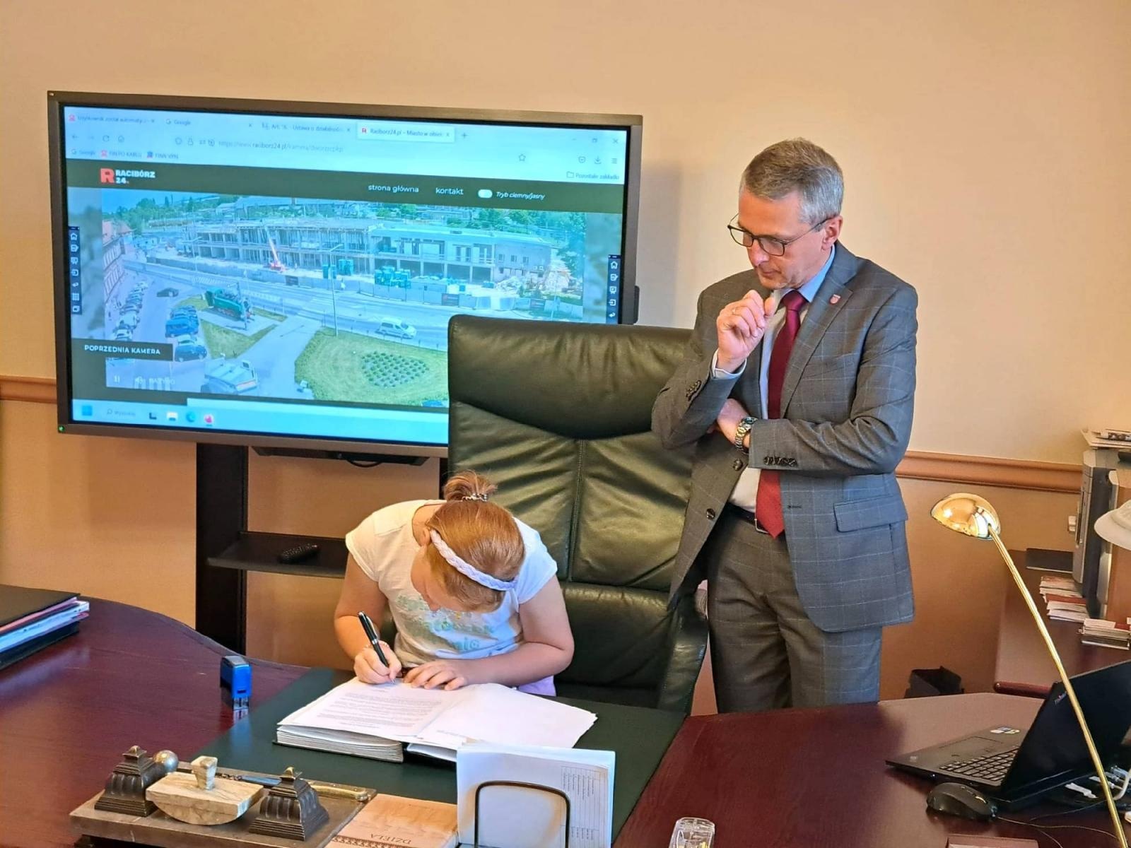 Zdjęcie w galerii na portalu naszraciborz.pl: Uczniowie z Sobieskiego odkrywali tajemnice ratusza wiadomości z regionu