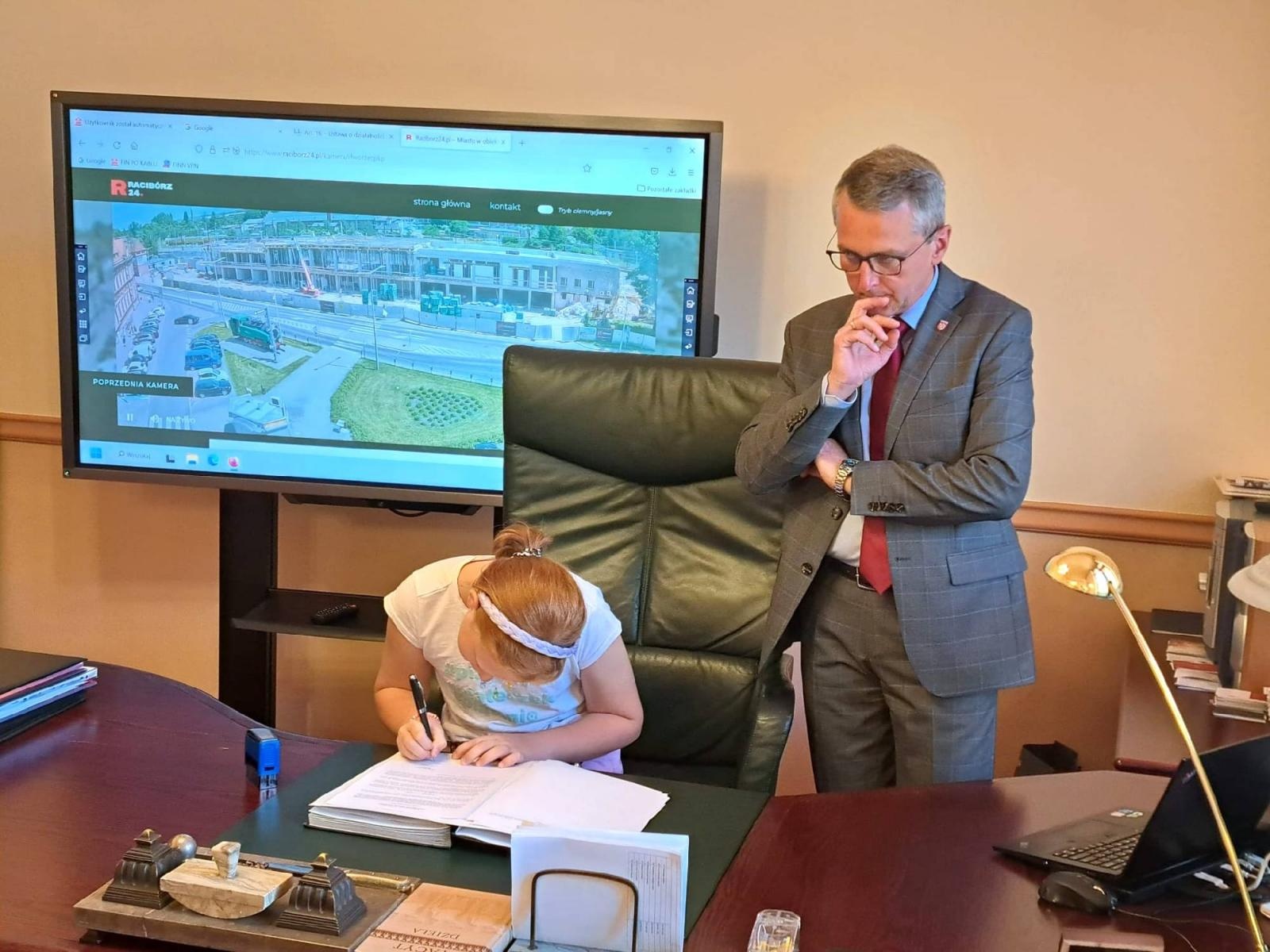 Zdjęcie w galerii na portalu naszraciborz.pl: Uczniowie z Sobieskiego odkrywali tajemnice ratusza wiadomości z regionu