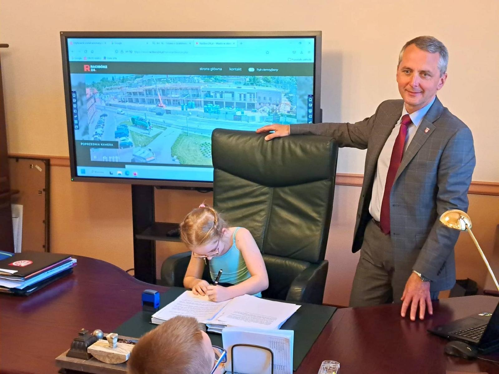 Zdjęcie w galerii na portalu naszraciborz.pl: Uczniowie z Sobieskiego odkrywali tajemnice ratusza wiadomości z regionu