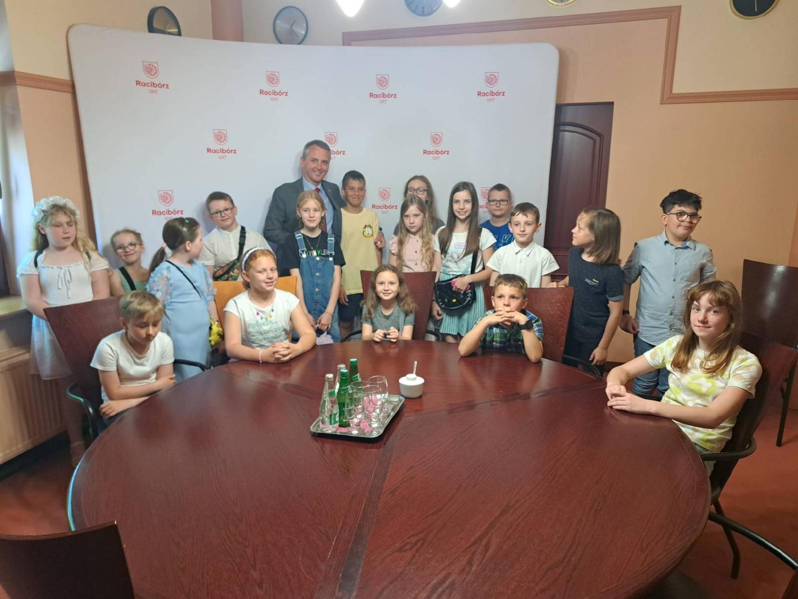 Zdjęcie w galerii na portalu naszraciborz.pl: Uczniowie z Sobieskiego odkrywali tajemnice ratusza wiadomości z regionu