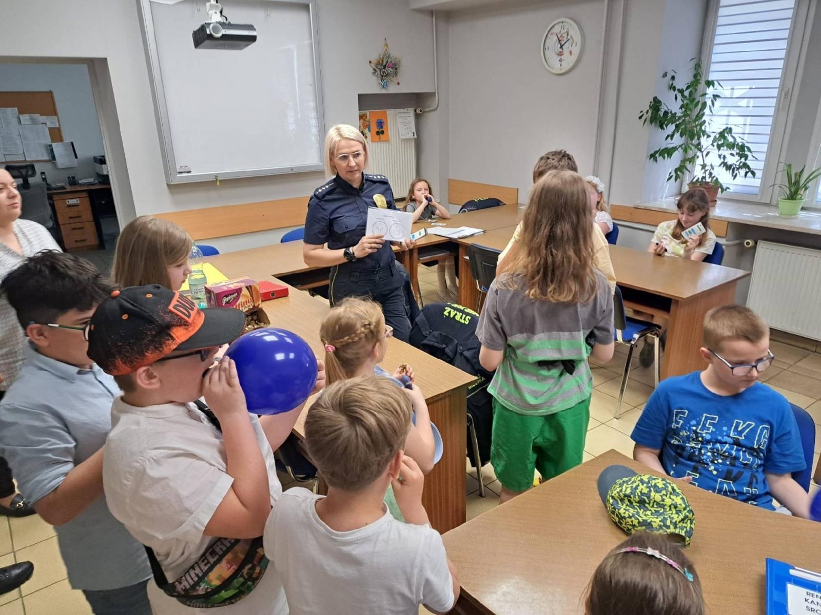 Zdjęcie w galerii na portalu naszraciborz.pl: Uczniowie z Sobieskiego odkrywali tajemnice ratusza wiadomości z regionu