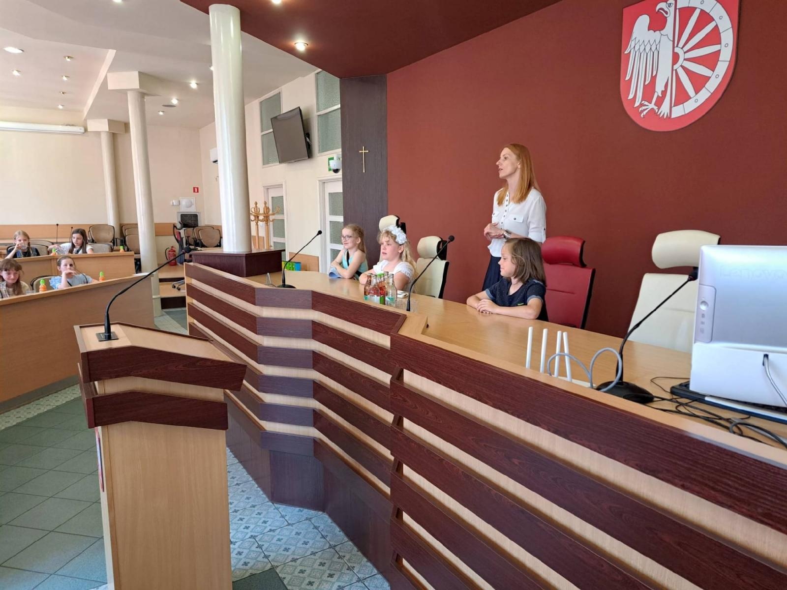 Zdjęcie w galerii na portalu naszraciborz.pl: Uczniowie z Sobieskiego odkrywali tajemnice ratusza wiadomości z regionu