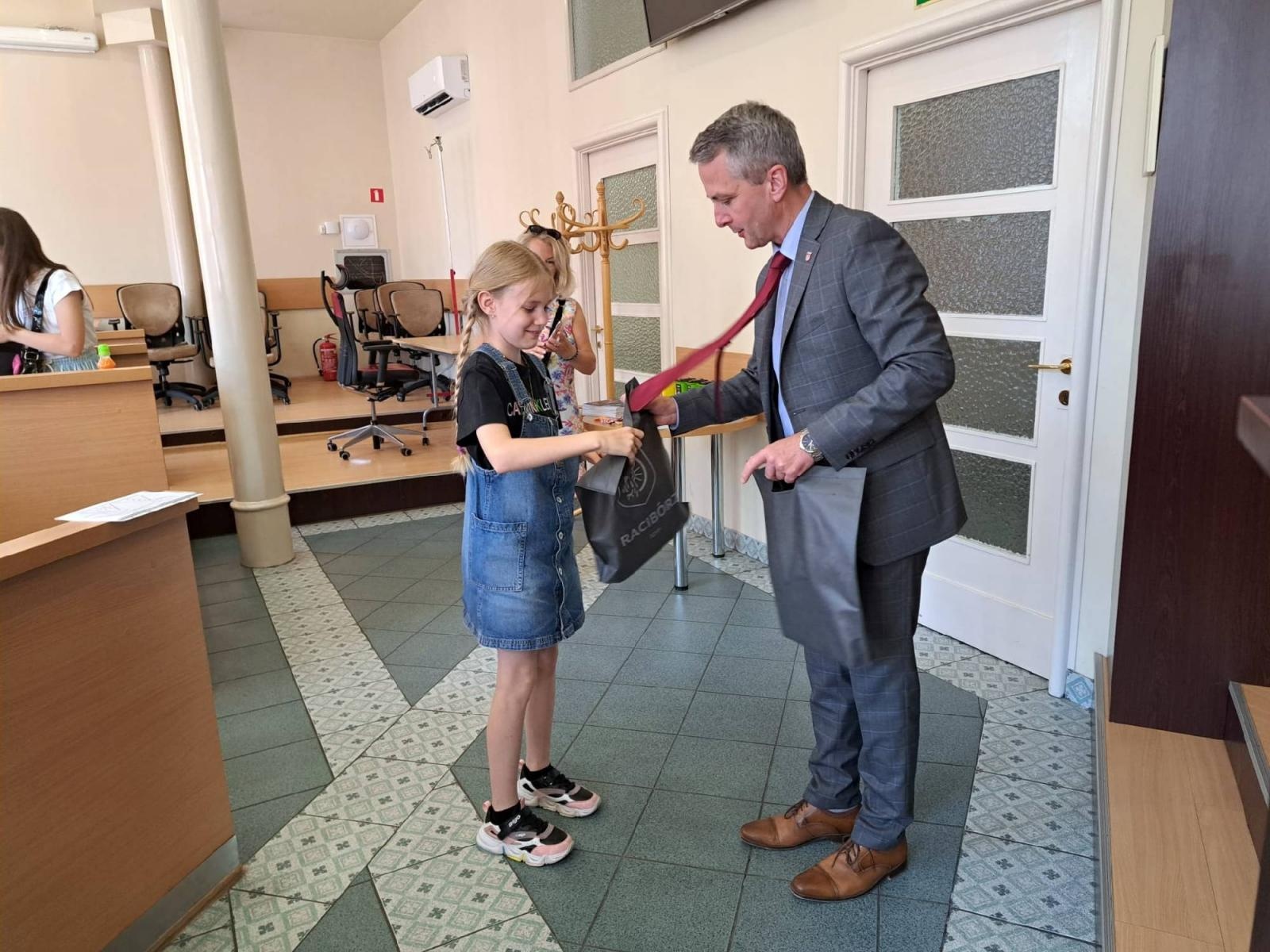 Zdjęcie w galerii na portalu naszraciborz.pl: Uczniowie z Sobieskiego odkrywali tajemnice ratusza wiadomości z regionu