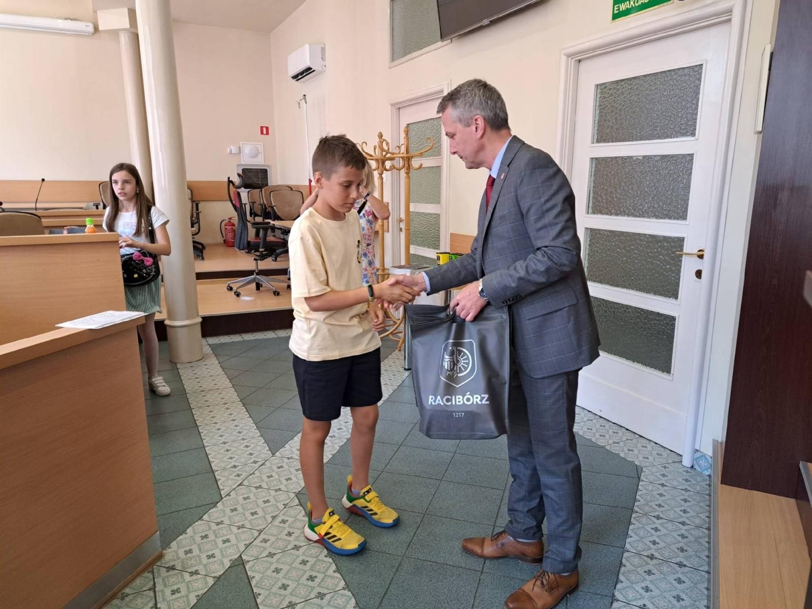 Zdjęcie w galerii na portalu naszraciborz.pl: Uczniowie z Sobieskiego odkrywali tajemnice ratusza wiadomości z regionu