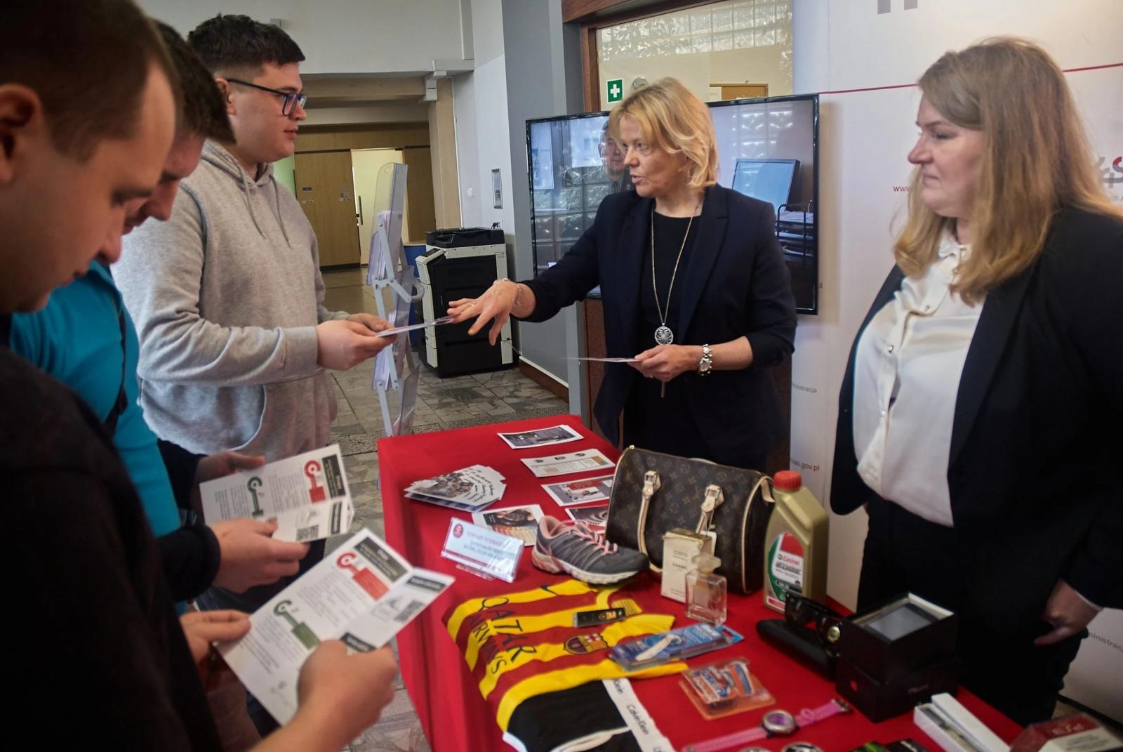 Zdjęcie w galerii na portalu naszraciborz.pl: Spotkanie z Krajową Administracją Skarbową w ANS wiadomości z regionu