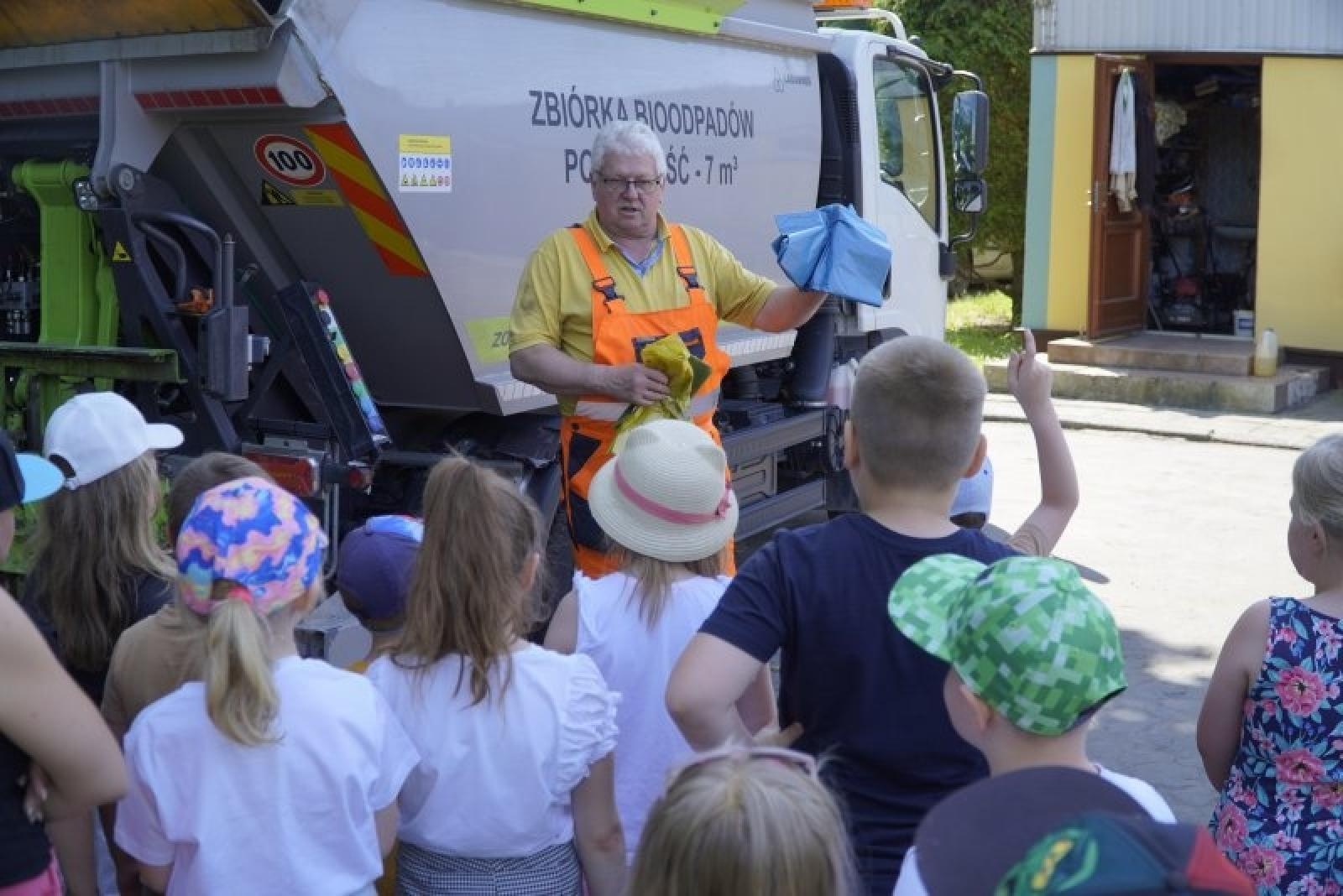 Zdjęcie w galerii na portalu naszraciborz.pl: Jednostki miejskie i strażacy odwiedzili przedszkola wiadomości z regionu