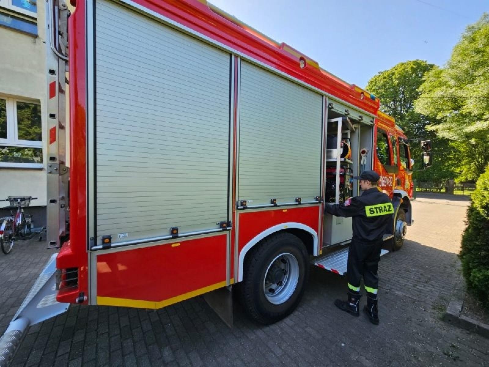 Zdjęcie w galerii na portalu naszraciborz.pl: Jednostki miejskie i strażacy odwiedzili przedszkola wiadomości z regionu