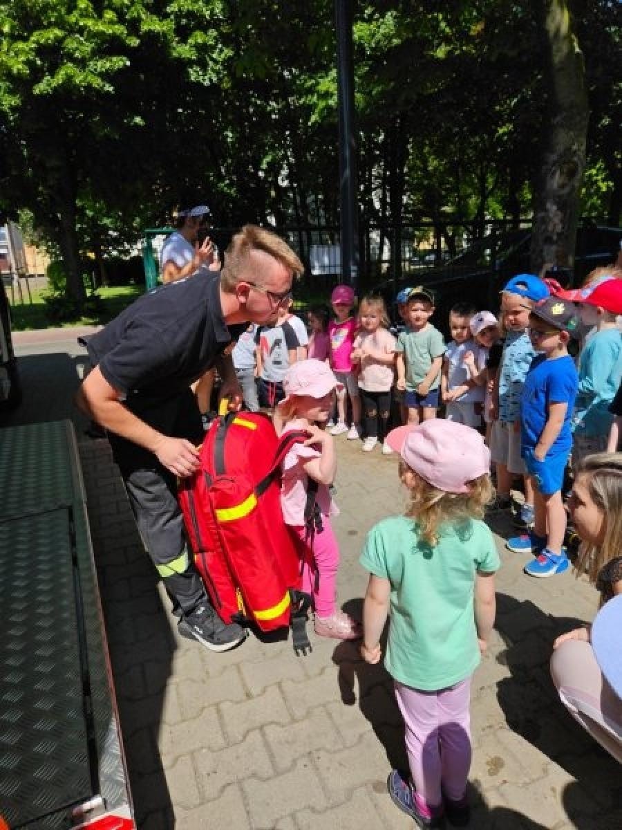 Zdjęcie w galerii na portalu naszraciborz.pl: Jednostki miejskie i strażacy odwiedzili przedszkola wiadomości z regionu