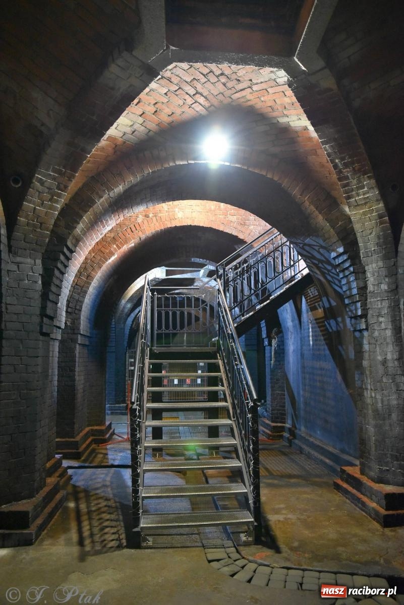 Zdjęcie w galerii na portalu naszraciborz.pl: SIDOR x S-AGE. Klasyka w elektronicznym brzmieniu w podziemiach wodociągów wiadomości z regionu