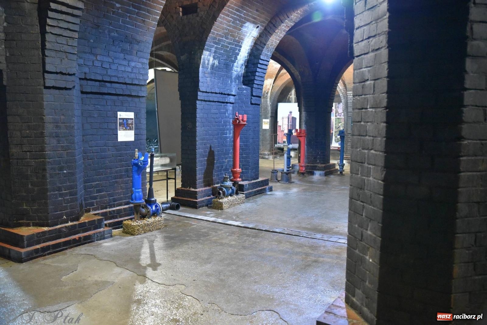 Zdjęcie w galerii na portalu naszraciborz.pl: SIDOR x S-AGE. Klasyka w elektronicznym brzmieniu w podziemiach wodociągów wiadomości z regionu