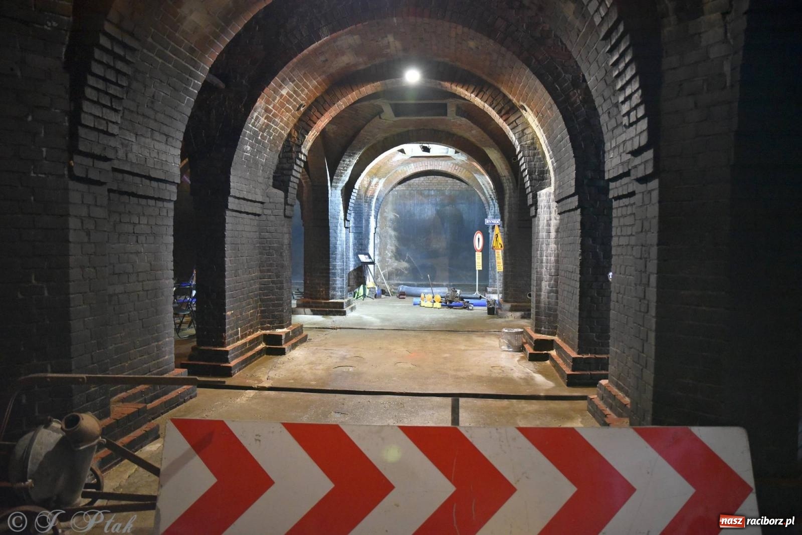 Zdjęcie w galerii na portalu naszraciborz.pl: SIDOR x S-AGE. Klasyka w elektronicznym brzmieniu w podziemiach wodociągów wiadomości z regionu