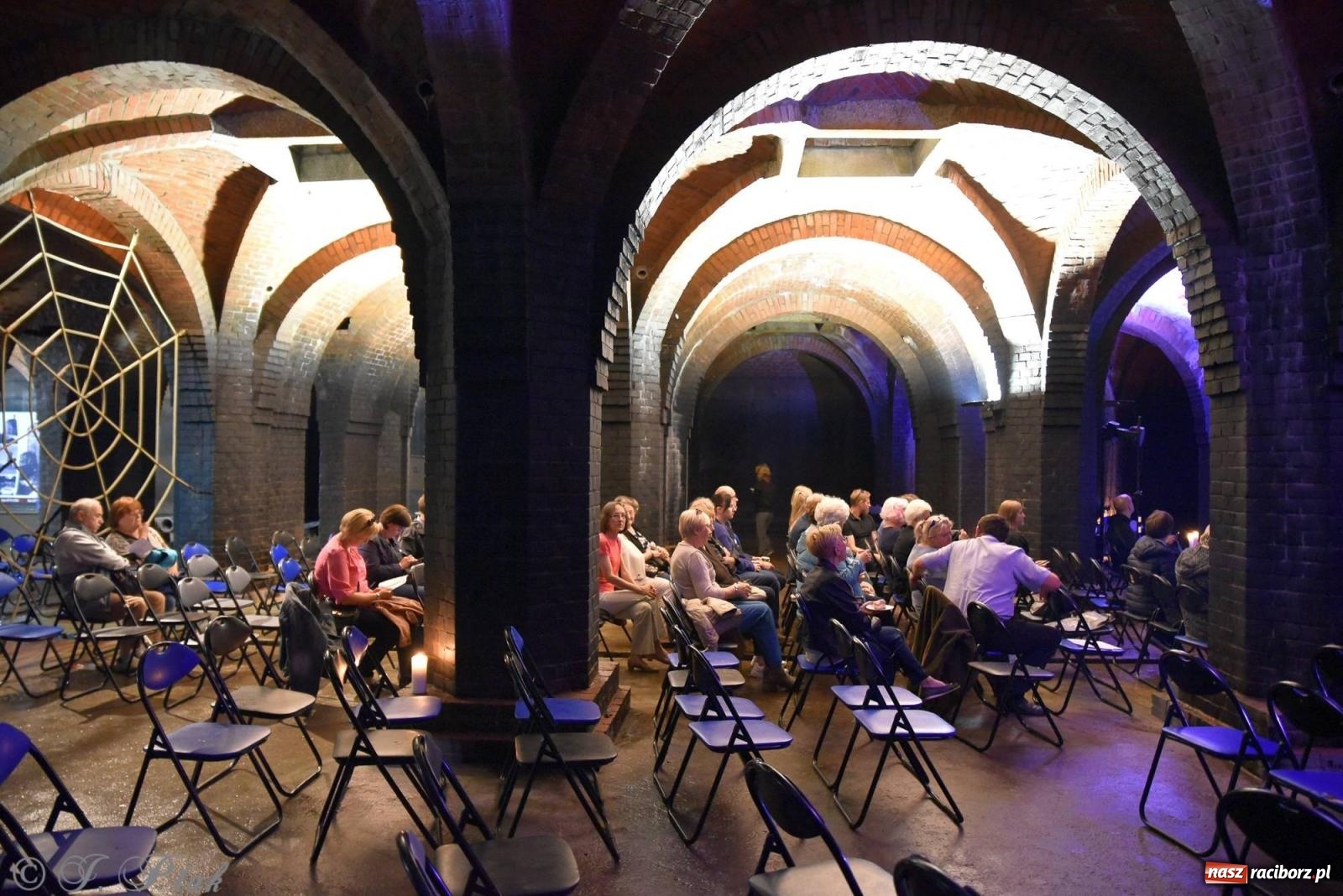 Zdjęcie w galerii na portalu naszraciborz.pl: SIDOR x S-AGE. Klasyka w elektronicznym brzmieniu w podziemiach wodociągów wiadomości z regionu