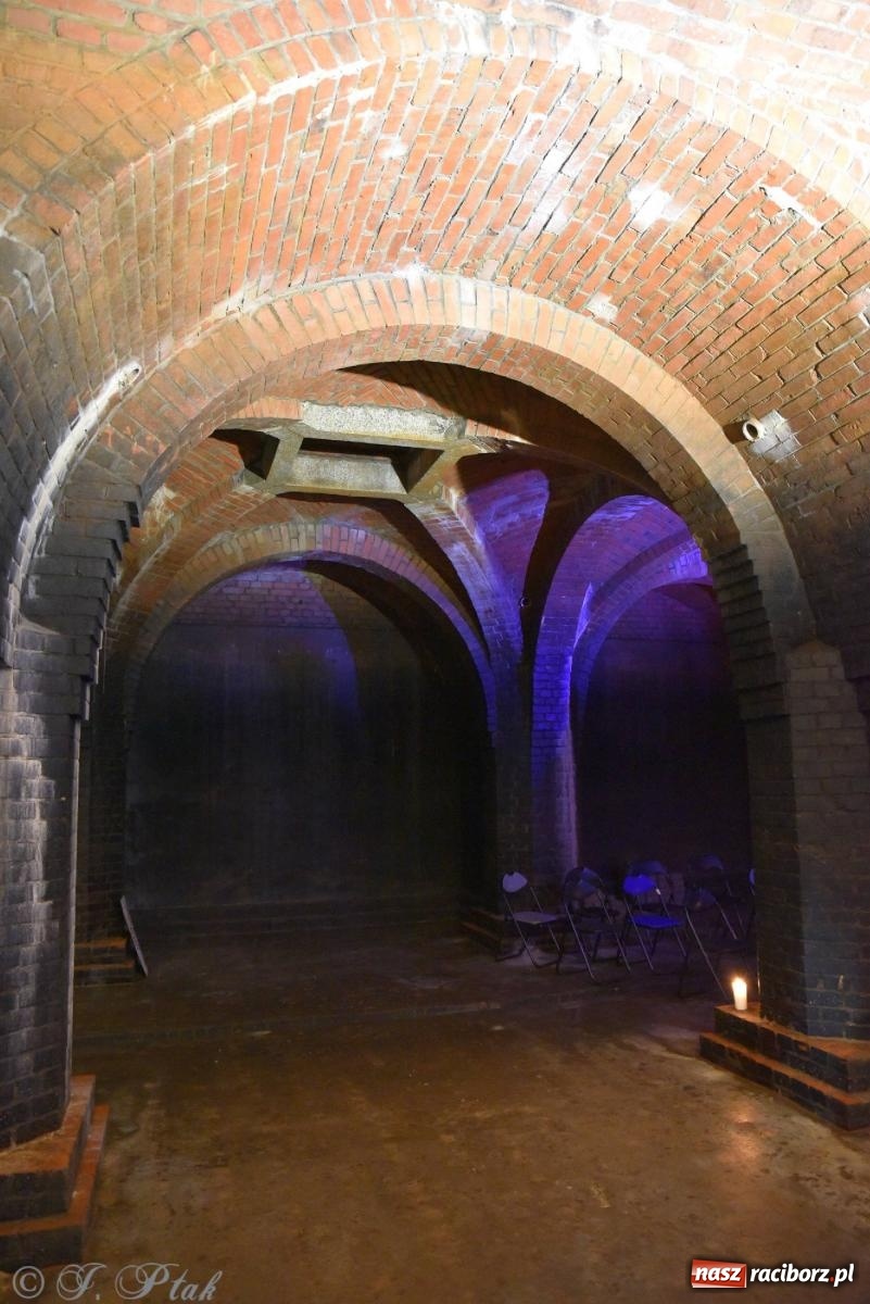 Zdjęcie w galerii na portalu naszraciborz.pl: SIDOR x S-AGE. Klasyka w elektronicznym brzmieniu w podziemiach wodociągów wiadomości z regionu