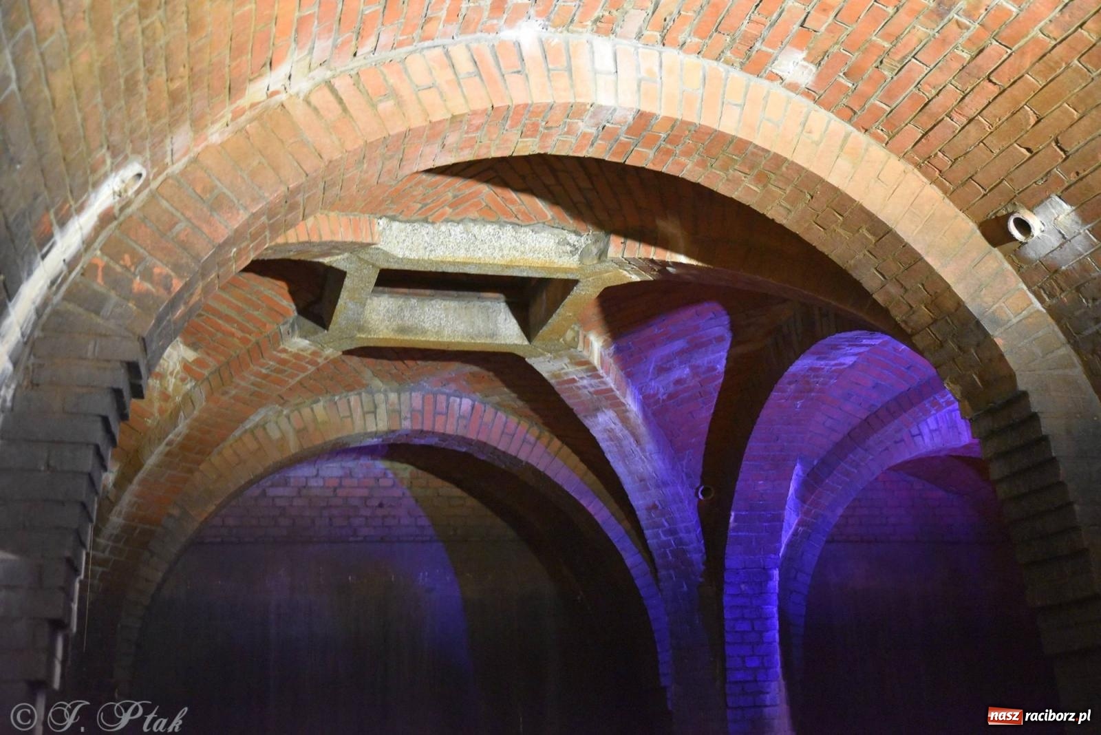 Zdjęcie w galerii na portalu naszraciborz.pl: SIDOR x S-AGE. Klasyka w elektronicznym brzmieniu w podziemiach wodociągów wiadomości z regionu