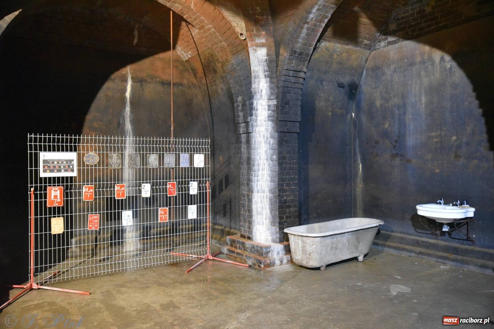 Zdjęcie w galerii na portalu naszraciborz.pl: SIDOR x S-AGE. Klasyka w elektronicznym brzmieniu w podziemiach wodociągów wiadomości z regionu