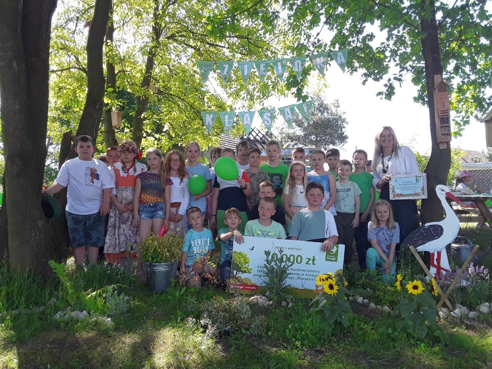Zdjęcie w galerii na portalu naszraciborz.pl: W szkole w Nędzy powstała strefa bioróżnorodności wiadomości z regionu