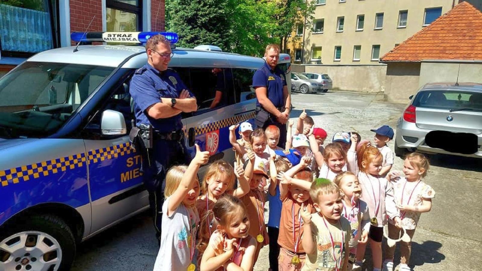 Zdjęcie w galerii na portalu naszraciborz.pl: Dzień Dziecka na Kochanowskiego wiadomości z regionu