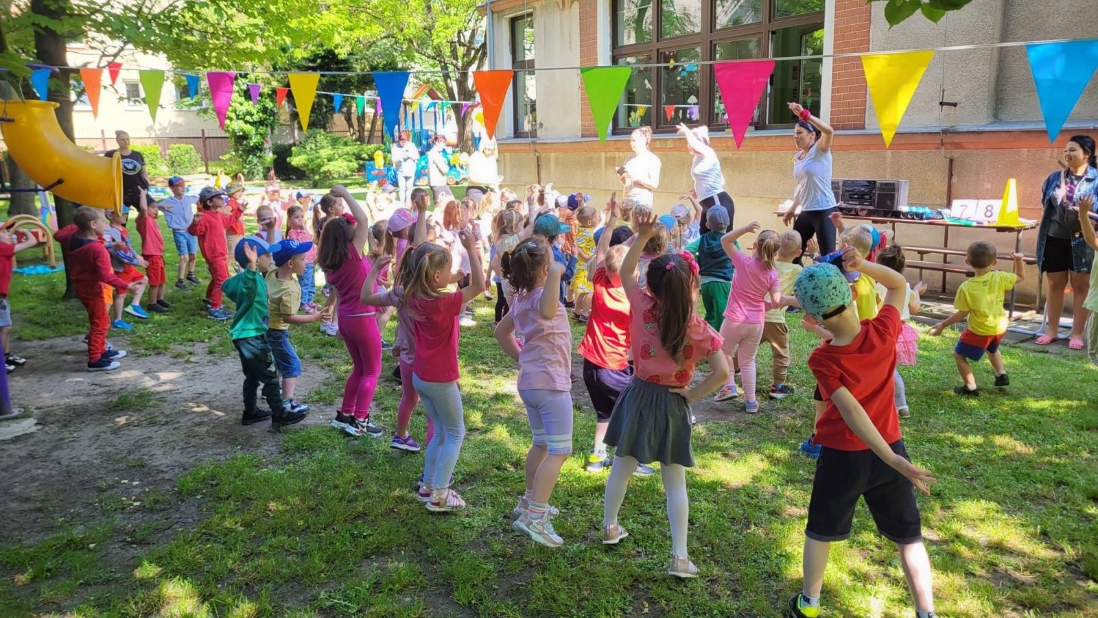 Zdjęcie w galerii na portalu naszraciborz.pl: Dzień Dziecka na Kochanowskiego wiadomości z regionu