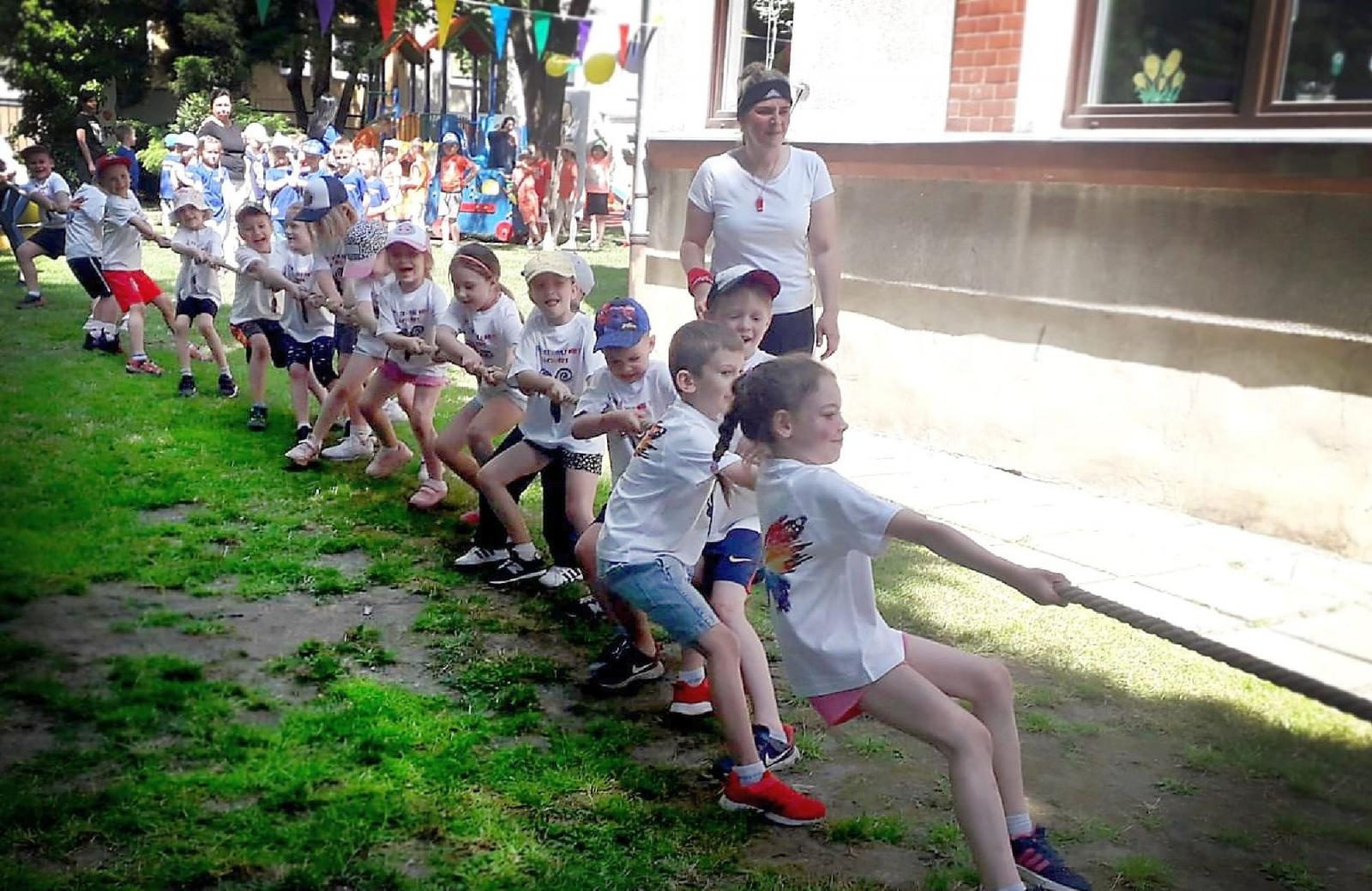 Zdjęcie w galerii na portalu naszraciborz.pl: Dzień Dziecka na Kochanowskiego wiadomości z regionu