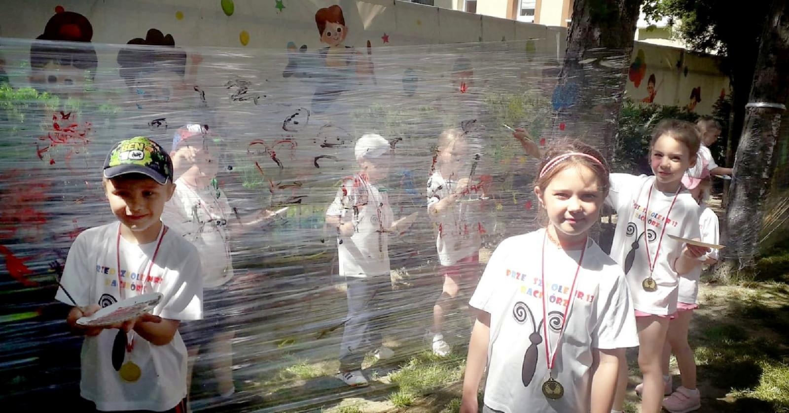 Zdjęcie w galerii na portalu naszraciborz.pl: Dzień Dziecka na Kochanowskiego wiadomości z regionu