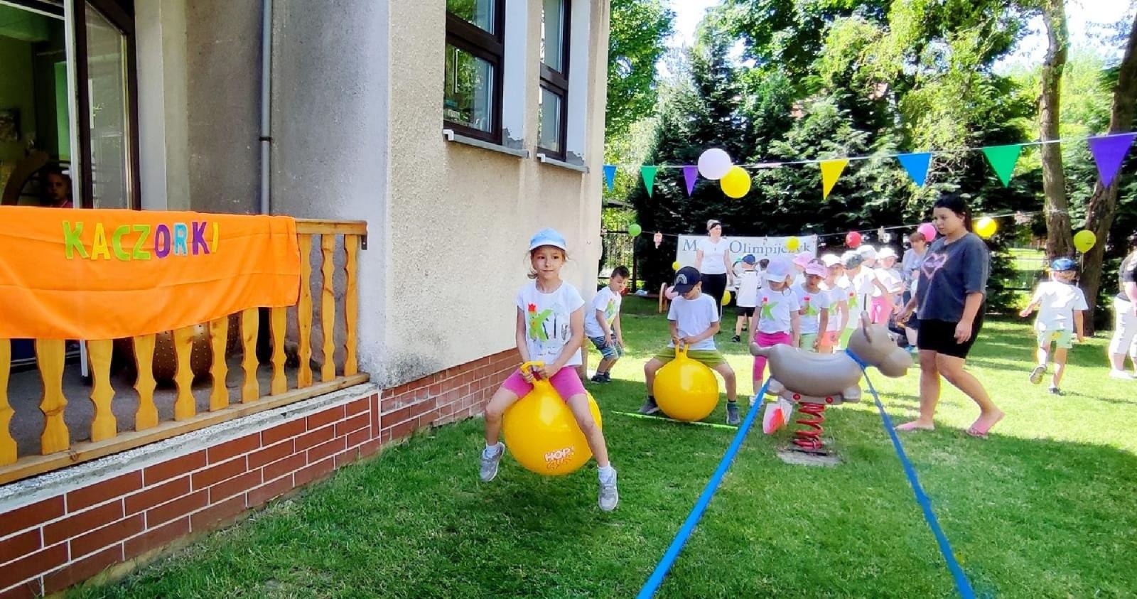 Zdjęcie w galerii na portalu naszraciborz.pl: Dzień Dziecka na Kochanowskiego wiadomości z regionu