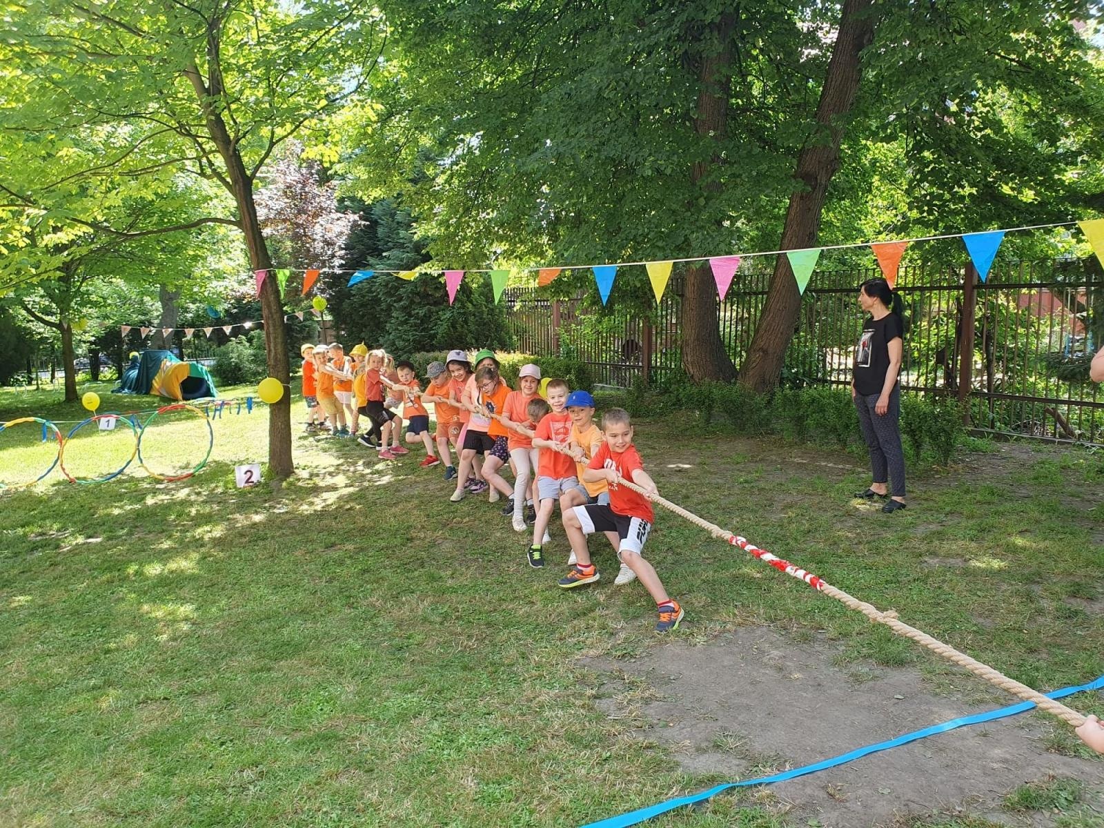 Zdjęcie w galerii na portalu naszraciborz.pl: Dzień Dziecka na Kochanowskiego wiadomości z regionu