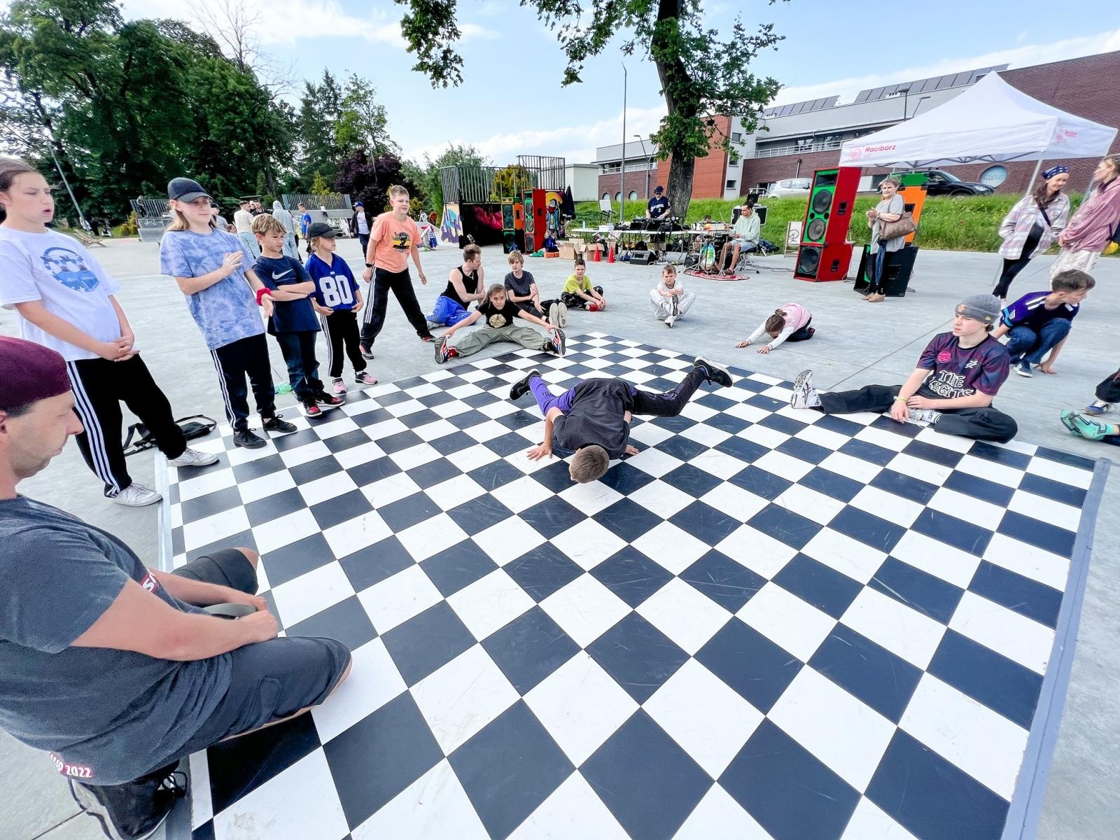 Zdjęcie w galerii na portalu naszraciborz.pl: Breaking na Zamkowej, breaking pod Muzeum [FOTO i WIDEO] wiadomości z regionu