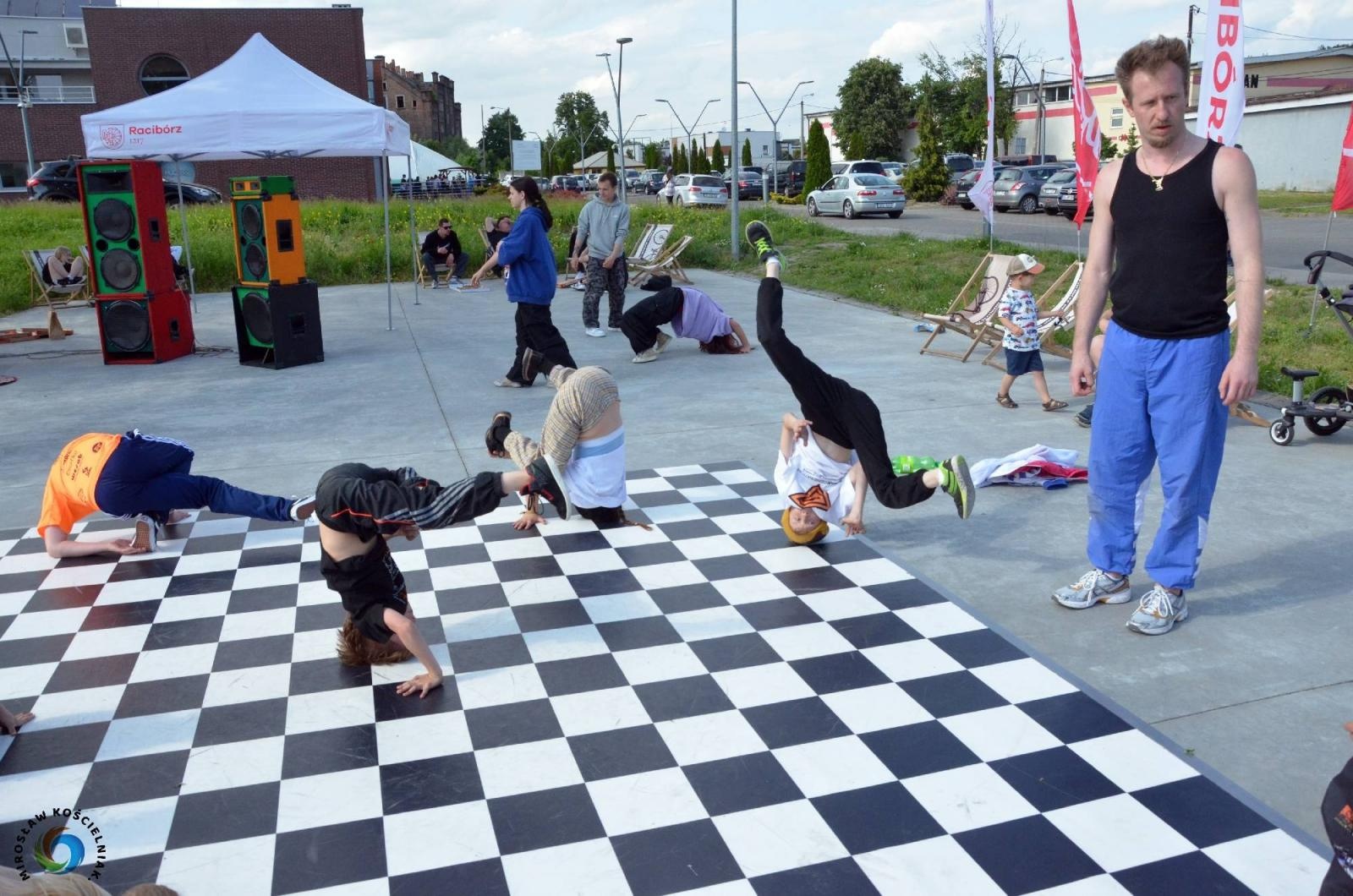 Zdjęcie w galerii na portalu naszraciborz.pl: Breaking na Zamkowej, breaking pod Muzeum [FOTO i WIDEO] wiadomości z regionu