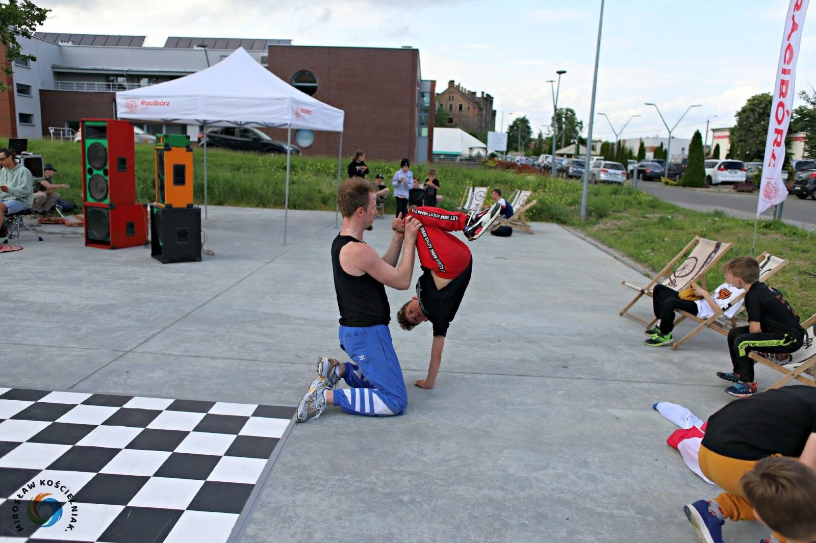 Zdjęcie w galerii na portalu naszraciborz.pl: Breaking na Zamkowej, breaking pod Muzeum [FOTO i WIDEO] wiadomości z regionu