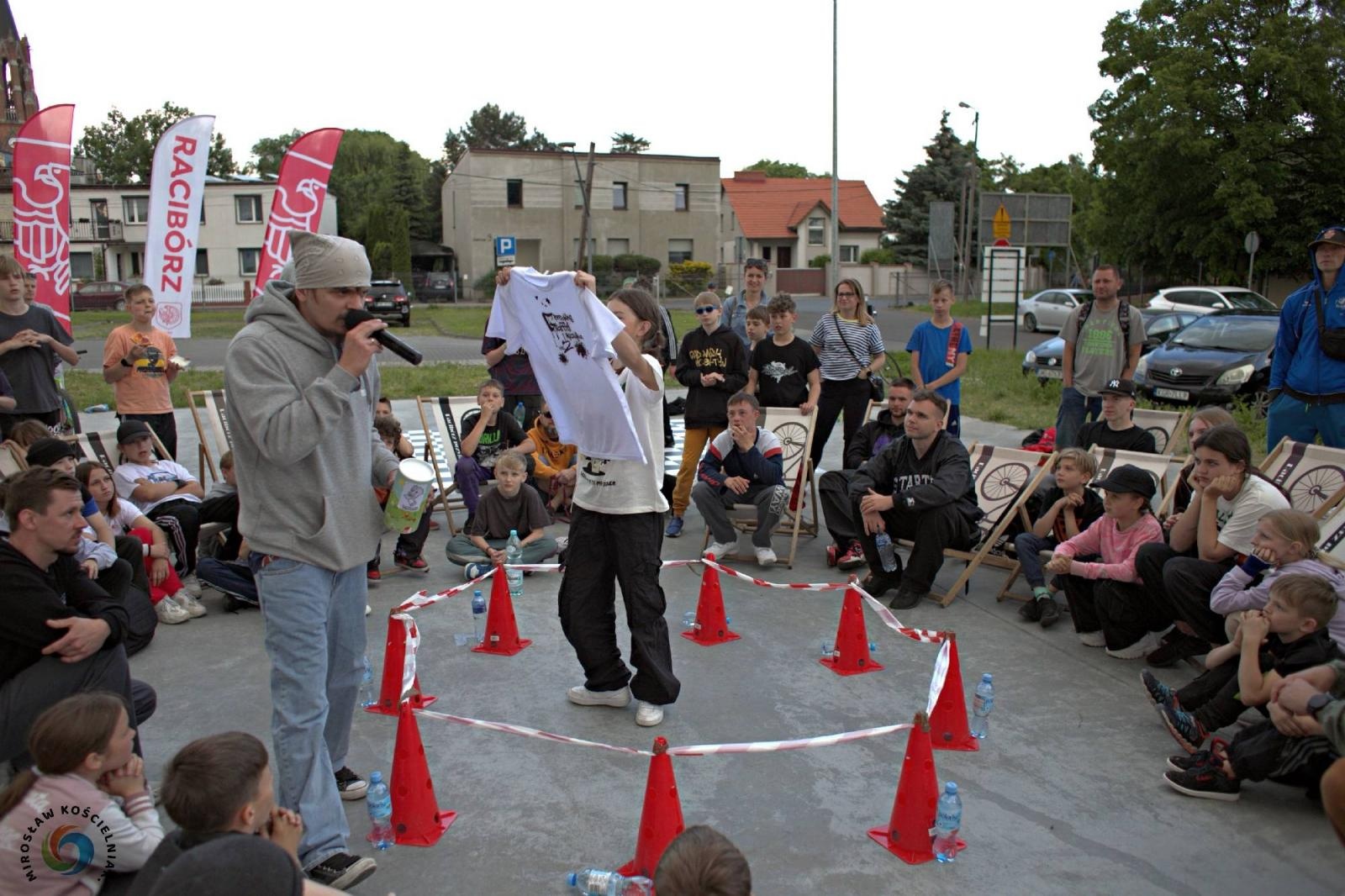 Zdjęcie w galerii na portalu naszraciborz.pl: Breaking na Zamkowej, breaking pod Muzeum [FOTO i WIDEO] wiadomości z regionu